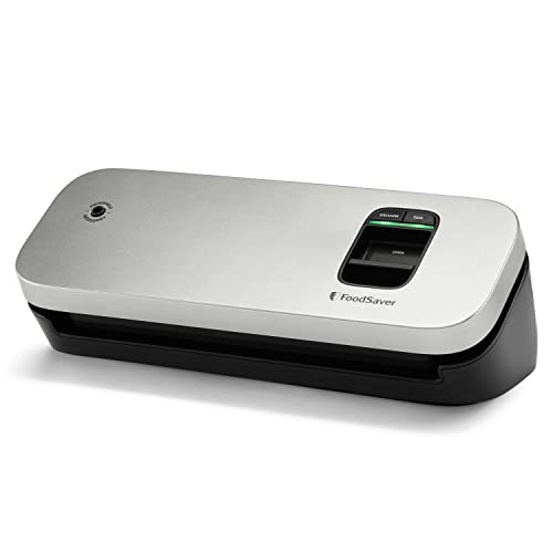 FoodSaver Máquina selladora al vacío que ahorra espacio con bolsas selladoras y rollo para almacenamiento hermético de alimentos y Sous Vide, color plateado